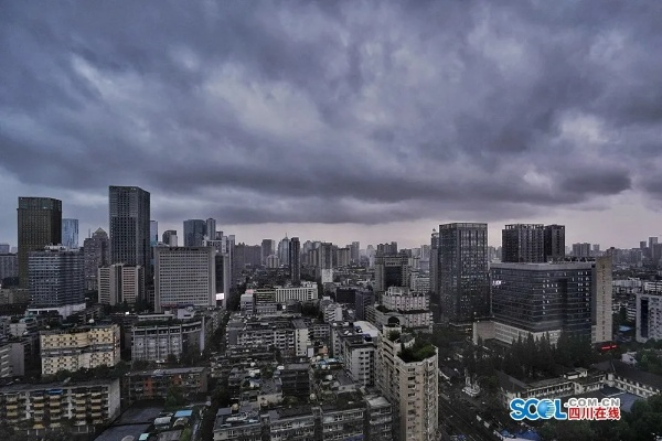 蜀天欲裂,成都大暴雨前夜,一座城市的呼吸与守望 蜀天欲裂,成都大暴雨前夜,一座城市的呼吸与守望
